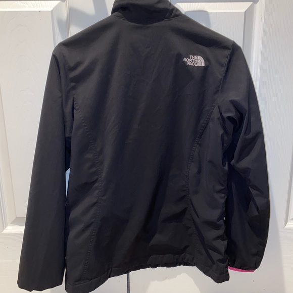 Girl’s NorthFace Jacket - Picture 2 of 4
